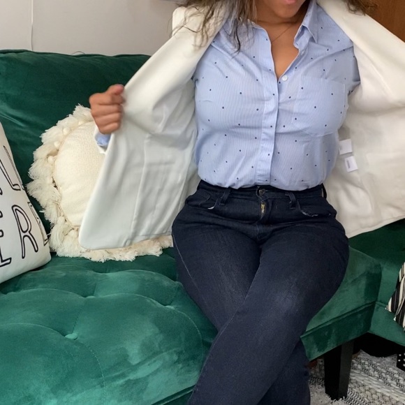 H&M Tops - Floral button-up blouse 👔 💙